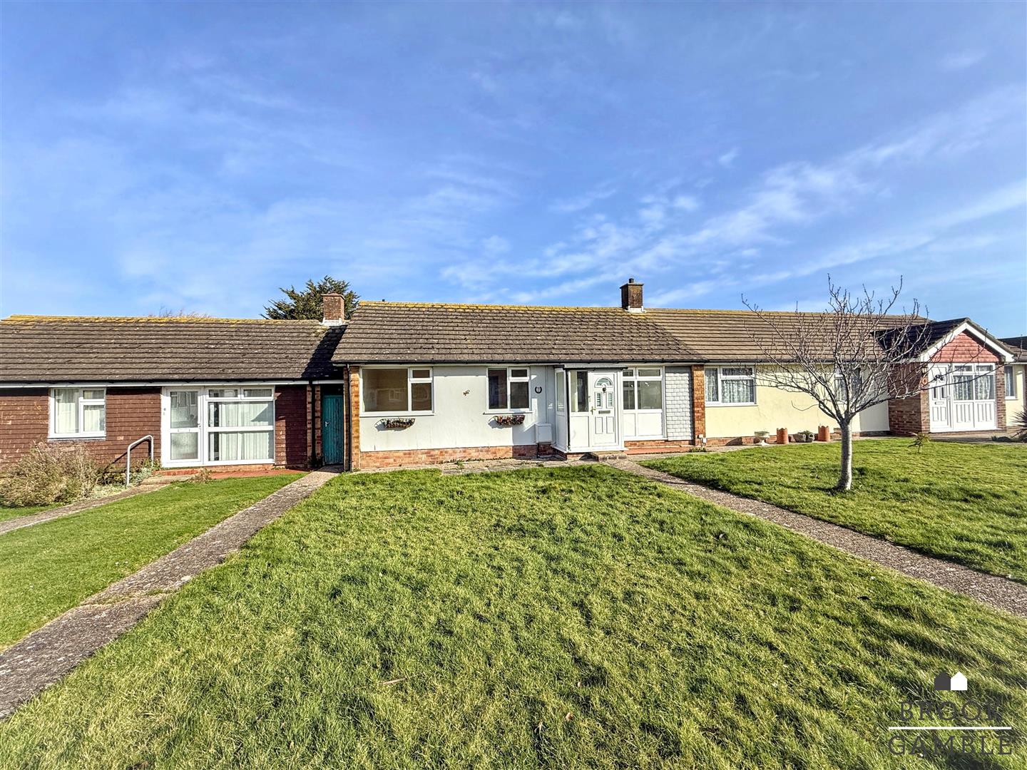 2 Bedroom Bungalow for Sale: £279,950. Bailey Crescent in Eastbourne, East Sussex